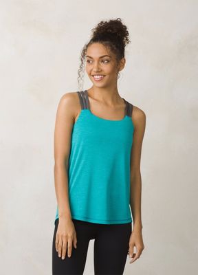 Scoop neck strappy back shirttail hem wholesale stringer gym tank top with bra